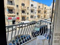 Coastal Charm Spacious 3-Bedroom Retreat Steps from the Beach - Chambres d’hôtes San Pawl il-Baħar
