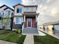 Elegant Escape with King Bed, Long Stays, WEM, Disney - B&B Edmonton