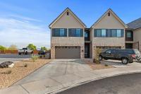 NEW 3bd, 2.5 bath w Game room lounge, Hot tub, pool, fire pit, and more - B&B Santa Clara