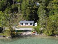 Lake Escape - Private Lakefront with Kayaks! - B&B Frankfort