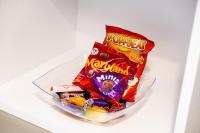 Ping Pong - City Centre Suite - Close to Mailbox Netflix, King size bed, Toiletries & WIFI - SLEEPS 4 - B&B