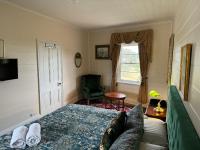 Queen Room with Private External Bathroom