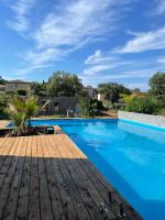 studio au calme avec piscine - B&B
