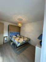 studio au calme avec piscine - B&B Fréjus