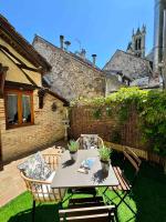 Maison en plein coeur de la cité médiévale de Moret-sur-Loing avec jardin ! - B&B
