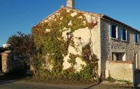 La Jolie Longère Fleurie Tiny house avec piscine et jardin - Chambres d’hôtes