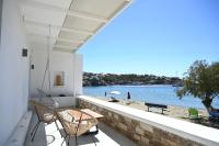 Beachfront cycladic suite Irene Apartments boutique hotel - B&B Kanala
