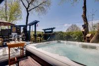 Le petit Manoir Spa et Vue sur rivière St Maurice - B&B