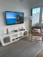 White Sand, Splendid 1 bedroom beachfront, Nettle Bay Beach Club - Chambres d’hôtes Baie Nettle