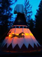 Wild Horses Luxury Tipi - Adjustable King Bed - B&B