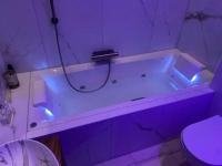 Kamer met Queensize Bed en Bubbelbad