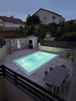 LUXURY Apartment IMOTA,with private pool,big Free Parking,Car EVcharger - B&B Imotski