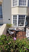 Molly Marine - Bespoke 2 Bedroom Courtyard Apartment - 1 Minute From Brighton Pier - B&B Brighton