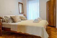 Holiday House Boban with Private Pool and Garage - B&B