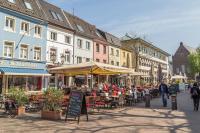 1 OG Direkt an der LAGA 2026 - Moderne Stadtwohnung am Neusser Markt! - B&B
