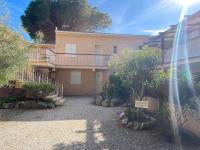 joli appartement avec jardin - B&B Cavalaire-sur-Mer