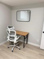 The Old Trafford - Stylish 2 bed suite - B&B Calgary