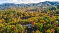 Private Cozy Cabin with Hot Tub & Fall Colorful Views - Only 10 min to The Parkway - B&B Sevierville