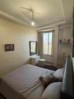 Deluxe One-Bedroom Apartment