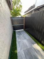Kamer met Queensize Bed en Uitzicht op de Tuin