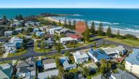 Beachdrift - Pet-Friendly Escape Just Steps to Pippi Beach - Holiday Yamba - B&B Yamba