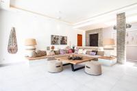 Luxury 6BR Villa, Canggu, 400m to Finns Beach - B&B Canggu