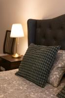 Central Charm - 2BR Apartment - B&B