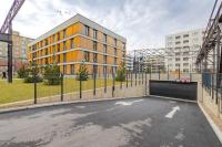 Design Apartment - Balcony, Free Parking, Yoga, 10 mins to center, by Gravity Prague - Chambres d'hôtes Prague