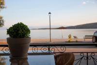 Nerissa Seafront apartment - Bed and Breakfast Itéa