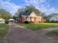 Spacious home near downtown Grenada - B&B