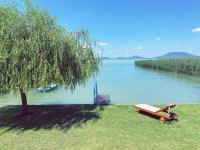 BALATON A KERTBEN - BALATON IN THE GARDEN - Beachfront houses with beautiful view, private beach - Ferienwohnung Balatonfenyves