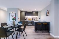 Premium 3 Bed Apartment City Centre - Free Parking - B&B