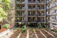 Sleek Apartment with Balcony and Parking - Bed and Breakfast Boedapest