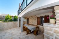 Holiday Home with jacuzzi - by TA Leut Agency - Chambres d’hôtes Slivnica