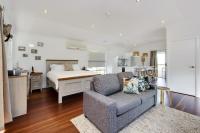 Coastal Hideaway - Full Linen Provided - B&B