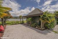 Waterfront luxury tiny house - B&B Tairua