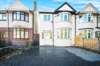 Cozy 3-bed house ideal for families and contractors with Netflix 7 miles for Birmingham City Centre - Chambres d'hôtes Oldbury