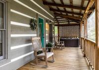 Escape to Relaxation with Dog Frienly & Hot Tub - Ferienwohnung Townsend