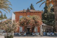 Le Petit Chateau - B&B
