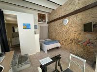 Studio à Le Boulou centre ville- pour 2 - petit prix- Juillet-aout réservation d'1 semaine minimum-check in 17-19h - B&B Le Boulou