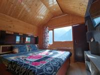 Deluxe Room (2 Adults + 1 Child)
