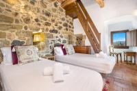 Casa Torre Cruilles Big, Stylish, Modernized 'Castle' Prime Costa Brava with AC - B&B Cruïlles