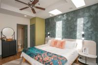 2 Chic Lofts right ON Broadway Strip Sleeps 10 - B&B Nashville