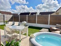 Sunny House - Maison avec Jacuzzi, à 10 min de la mer - Bed and Breakfast Calais