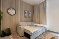 Cozy 1BHK Getaway with Balcony by BlueCloud holidays - Ferienwohnung