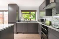 Charming Retreat Near Grange Hill Central Line - B&B