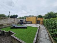 Homely 3 Bedroom home near town centre & only 1 mile from Bike Park Wales - B&B