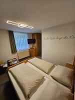 Budget Basement Double Room with Window