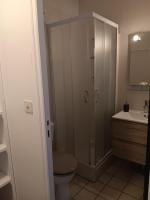 joli studio idéalement situé - B&B Vichy