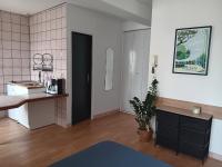 joli studio idéalement situé - B&B Vichy